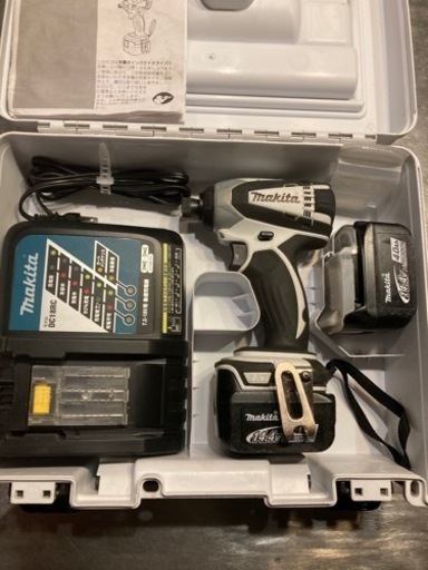 マキタ　インパクトドライバー14.4V バッテリー2個セット！！