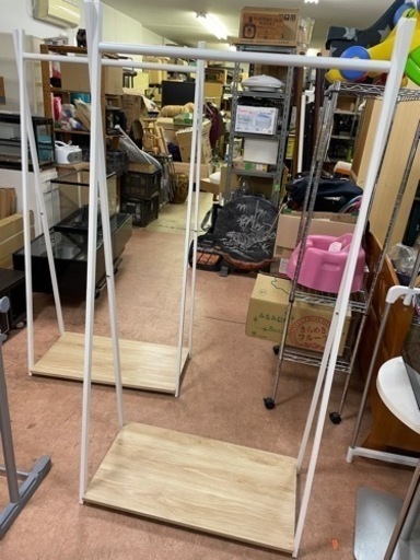 ハンガーラックキレイめ 残り1台となりました しげん屋