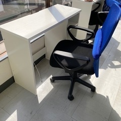 デスクと椅子　4セット！5月24日までに取りに来られる方の画像