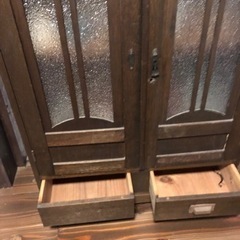 アンティーク収納棚の画像