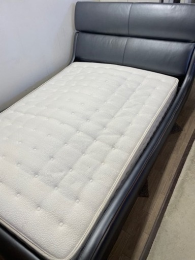 051800⭐︎セミダブルベッド