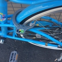 値段下げました。２４インチ新品自転車、6段切り替えカゴ付き、カギ付け、定価２００００円の、自転車.新品９０００円です。
