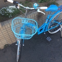 値段下げました。２４インチ新品自転車、6段切り替えカゴ付き、カギ付け、定価２００００円の、自転車.新品９０００円です。