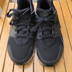 取引中"NIKE スニーカー黒　25cmの画像
