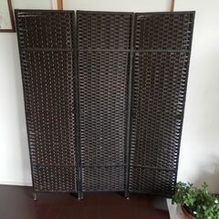 ３連スクリーン（ニトリ）