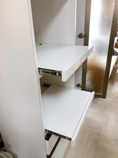 お値引きしました！ガラス扉のある食器棚