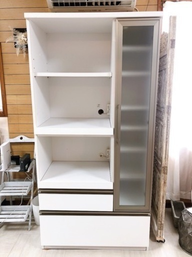 お値引きしました！ガラス扉のある食器棚