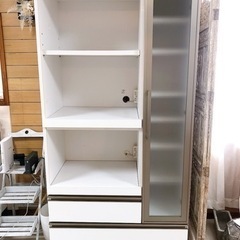 お値引きしました！ガラス扉のある食器棚