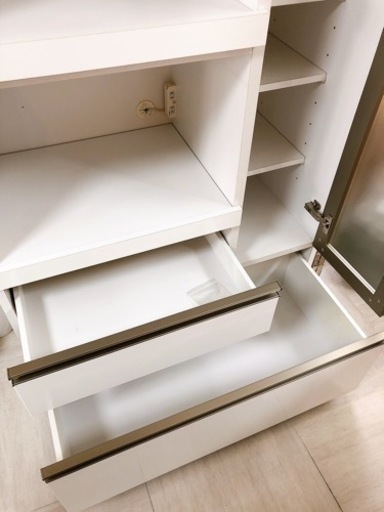 お値引きしました！ガラス扉のある食器棚