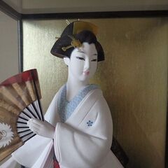 博多人形 ガラスケース付きの画像