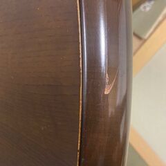 飛騨産業 キツツキマークの丸いダイニングテーブルと椅子2脚のセットの画像