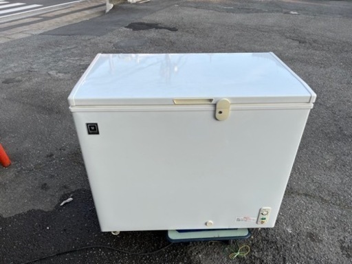 レマコム　チェストフリーザー　100V 冷凍庫ストッカー　RRS-210CNF