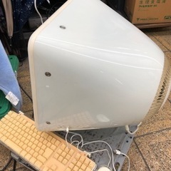 eMac デスクトップ型　パソコン　懐かしいの画像