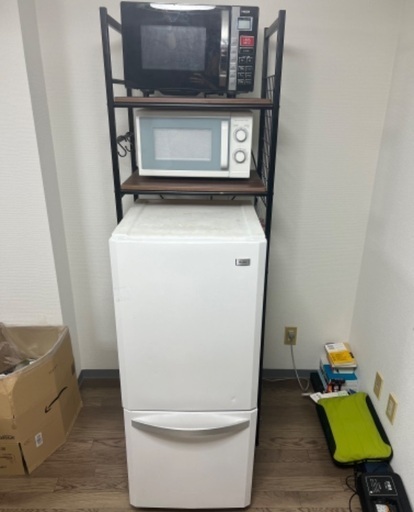 電子レンジ×2、冷蔵庫×1、台×1