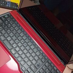 ノートパソコン美品人気の赤色①最終値下げしましたの画像