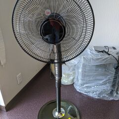 でかくて重くて、弱でも強い風を起こす「ガテン系扇風機」