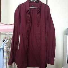 ワインレッドのシャツ