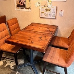 椅子とテーブル