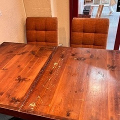 椅子とテーブルの画像