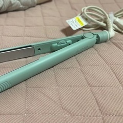 サロニア ストレートアイロン 2022限定色 チリングリーンの画像