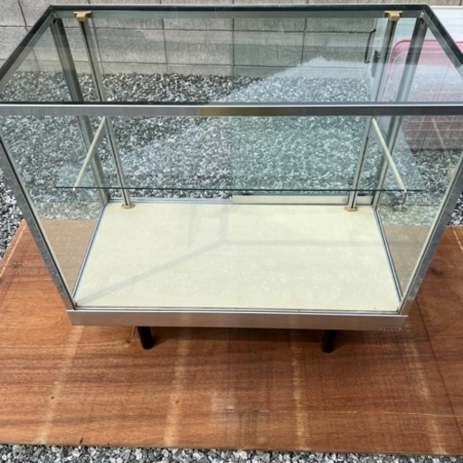 ガラスショーケース