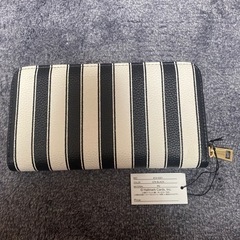 タグ付き新品未使用長財布の画像