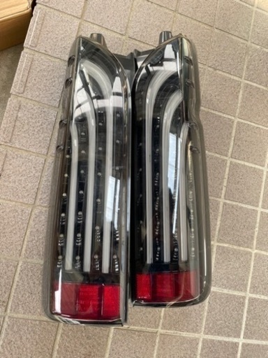 200系　ハイエース　テールランプ