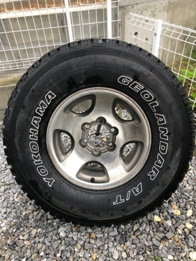 ランドクルーザー 80純正タイヤ　285 75R 16