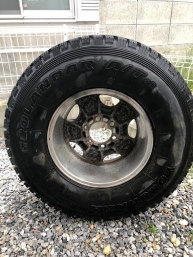 ランドクルーザー 80純正タイヤ　285 75R 16