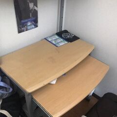 無料でトラックで運びます。ソファーベッド＋机の画像