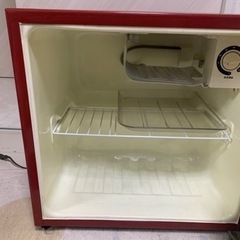 値下げしました　1ドア冷蔵庫　レッド　3000円➡️1000円　配送可の画像