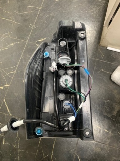 LA610S 右リヤ純正LEDテールランプ