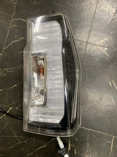 LA610S 右リヤ純正LEDテールランプ