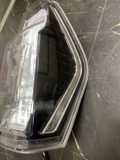 LA610S 右リヤ純正LEDテールランプ