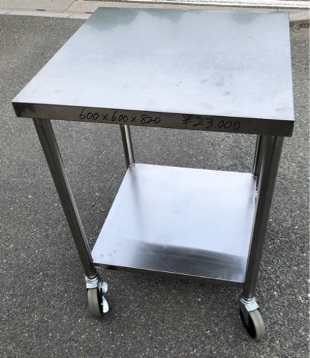 ⭐︎中古品　キャスター付き作業台　600×600×820mm　厨房機器⭐︎