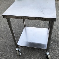 ⭐︎中古品　キャスター付き作業台　600×600×820mm　厨房機器⭐︎