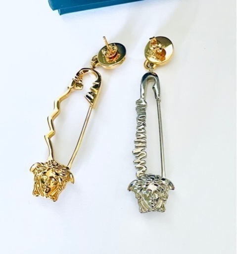 ヴェルサーチVersace  ピアス