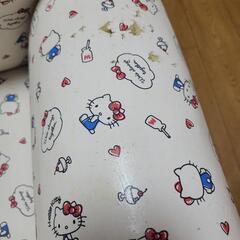 キティちゃんソファーの画像