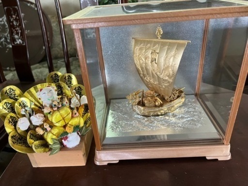 金色の宝船　龍　商売繁盛に　ガラスケース入り