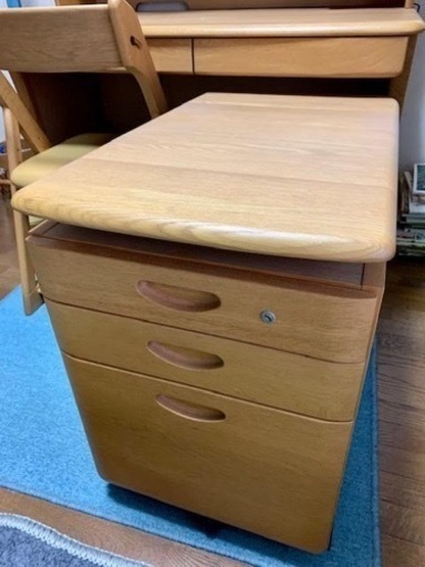 【美品】カリモク学習机セット　同型２台あり　karimokuデスク　可動キャビネット　天然木