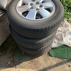 ノア、ヴォクシー適応タイヤ！フォイル付き［値段交渉可能］ ノア、ヴォクシー適応タイヤ！フォイル付き［値段交渉可能］