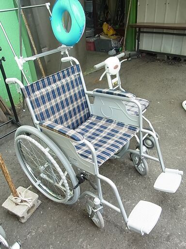 セール中につき、通常特価13,178円より3,300円引きの9,878円! 　美品　幸和製作所　TacaoF　テイコブ　車いす　WHSE01DC　自走用　介護用品　車椅子　車イス