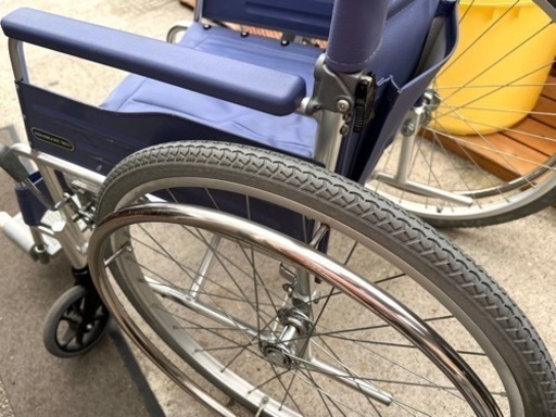 コンパクトに折りたためる車椅子