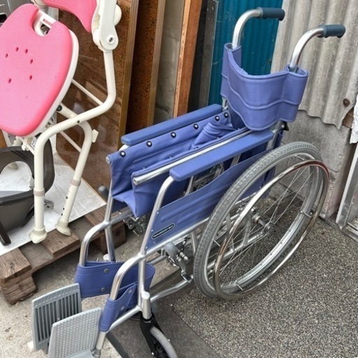 コンパクトに折りたためる車椅子