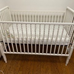 無料！白いおしゃれなベビーベッド　DaVinci Jenny L...