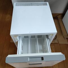 病院で使っている様な冷蔵庫の画像