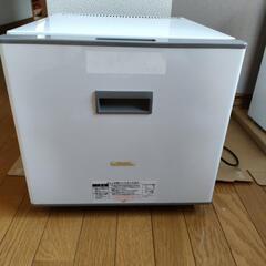 病院で使っている様な冷蔵庫の画像