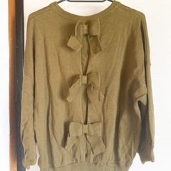 背中リボン　カーキ　ニット　lの画像