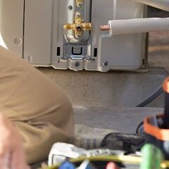 力仕事ではなく丁寧さが大事✿「赤と青の管」をつなぐ樹脂管工事！日給1万3千円～ 奥が深くて沼りますの画像