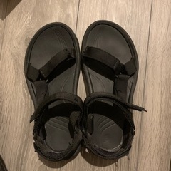 tevaサンダル
